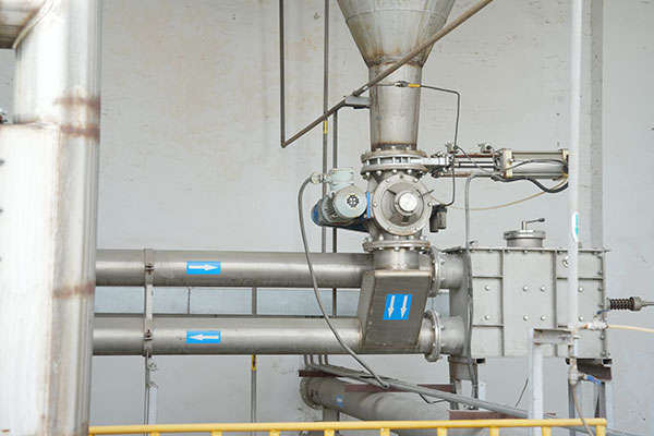 Raw na mga tangke ng imbakan ng materyal